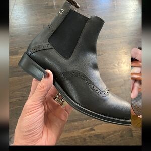 Women's Black Leather Chelsea Boots